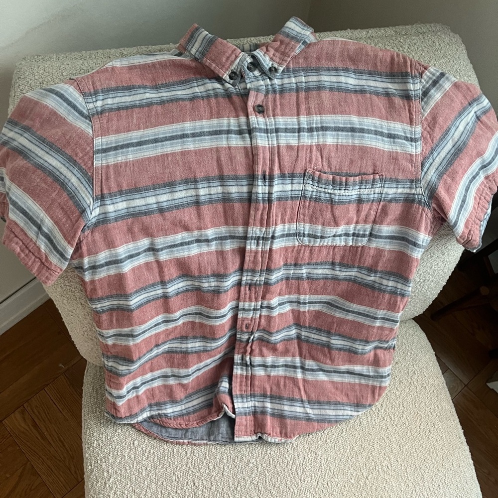 Like New! Short sleeve Marine Layer button in Medium